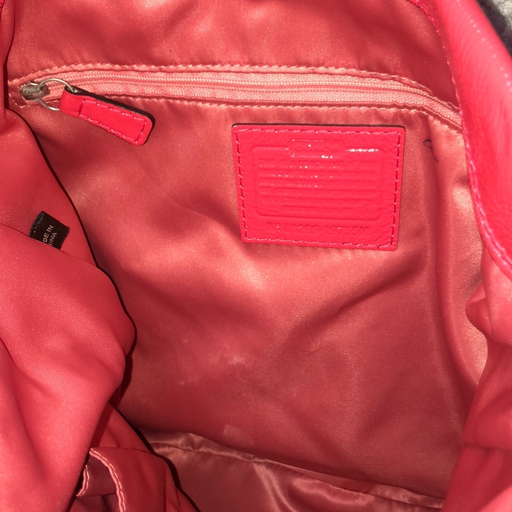 Gorgeous coach purse medium size - Picture 4 of 5
